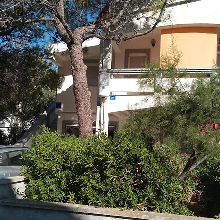 Nardi Apartmán Vir